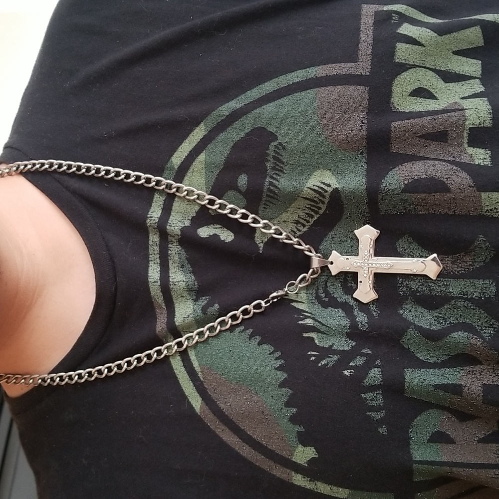 cross chain - Picture 4 of 4